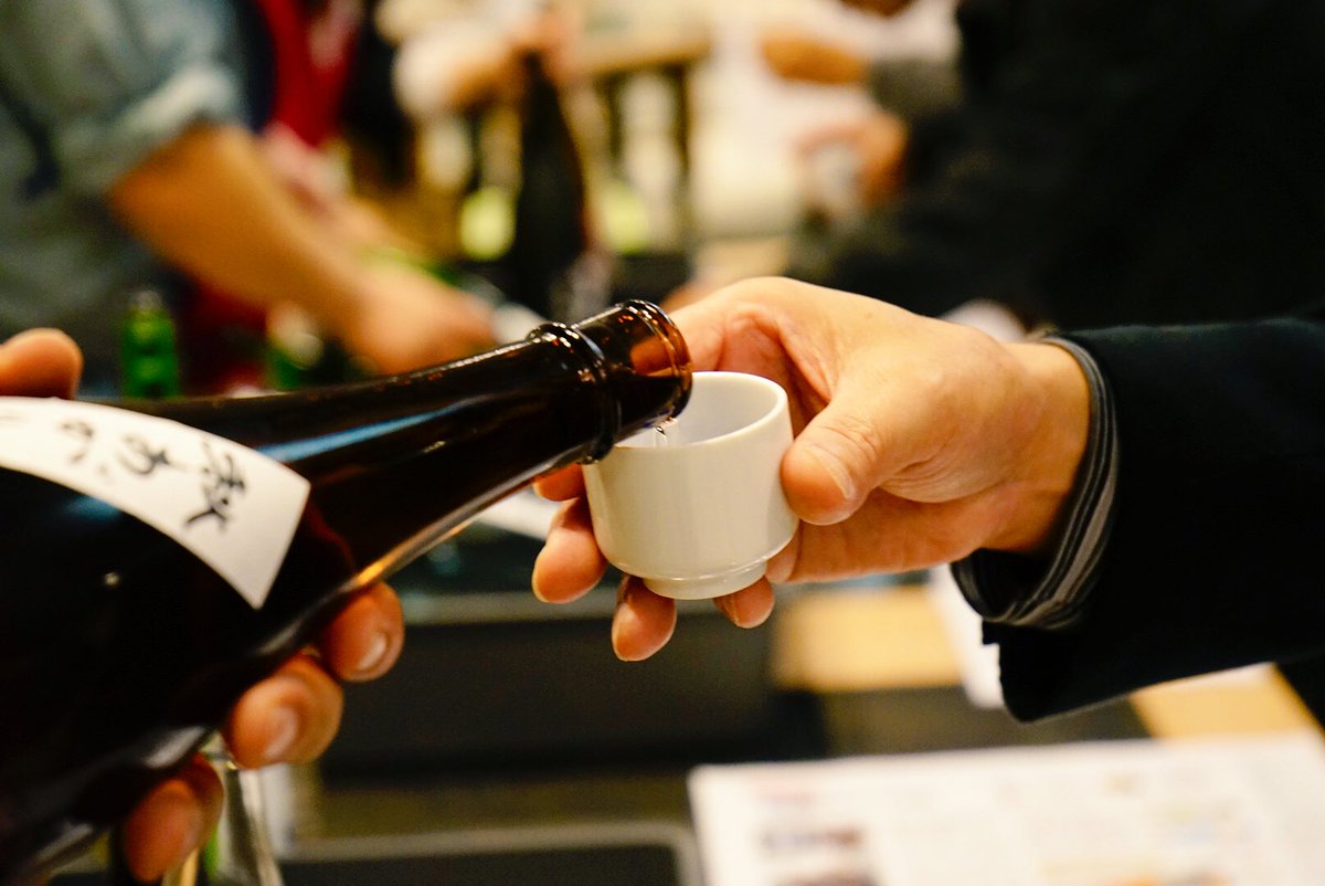 masumi4544's tweet photo. 日本酒会を開催する度に、人伝にあーだこーだと聞こえてくる。怒　何も事を起こさない奴には言う権利はない！暗黙のルールではないか！　オレは日本酒業界を盛り上げたいだけだ！あと「嵯城さんはＳＮＳやってるから...」って。必要だったらお前もやれよ！誰でも出来るよ。続ける事が難しいんだよ！爆 https://t.co/e2BzB1JjRW