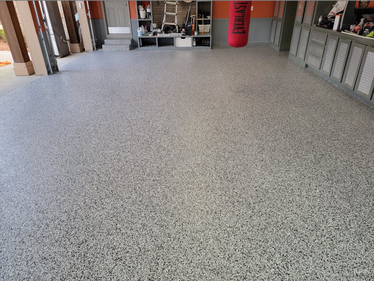 Tuxedo epoxy flake floor finished and looking awesome!! 

#duluth #duluthga #flakefloor #tuxedo #domino #moepoxy #garagefloor #epoxyflooring #epoxy
