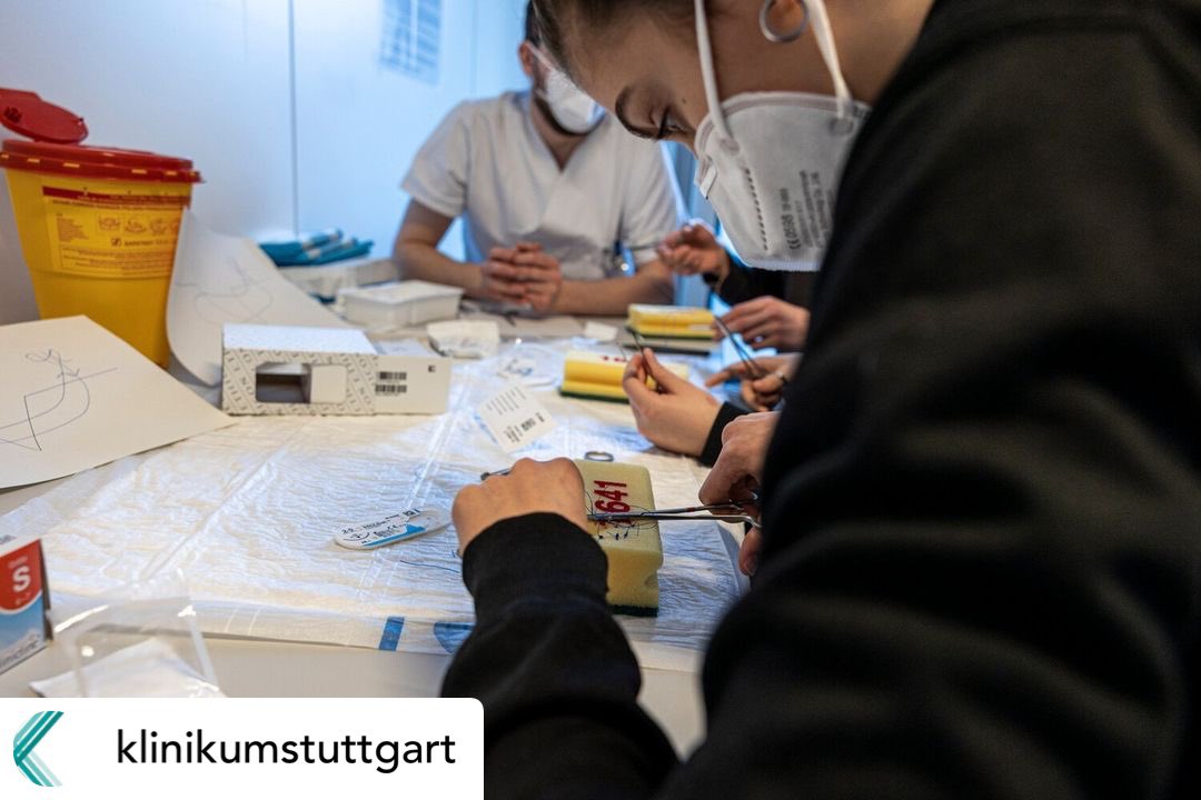 stups0711's tweet photo. Einen besonders spannenden Einblick in die Medizin bekamen unsere #BOGY/#BORST Schülerpraktikant:innen vor kurzem im Simulationszentrum STUPS @KlinikumStutt @stuttgart_stadt @stuttgarttweets #klinikumstuttgart #praktikum #schülerpraktikum #BOGY #BORST https://t.co/ZlajoH88E3