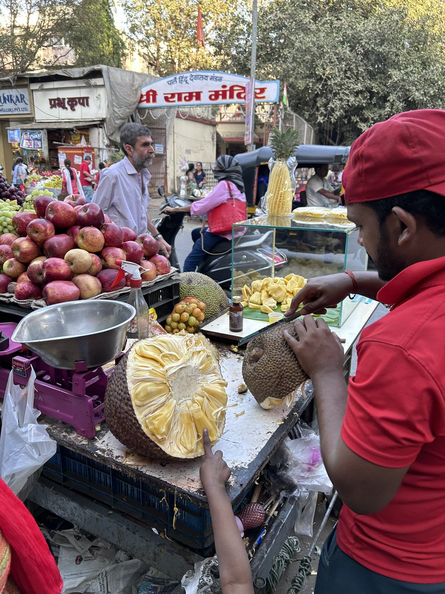 DigitalDiv's tweet photo. #IndiaDiary 📔 Indians still read newspaper 📰.. bulk groceries may be fad in US, it’s norm here… fresh local food is abundant ..(low carbon 👣).. https://t.co/jCuaPNHodn