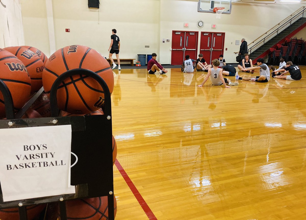CoachFrancis31's tweet photo. Last game of the season… best game of the year!! 2pm home tip vs @StMarksBB . #grotonbasketball #beatstmarks https://t.co/0ZmdRUrR81