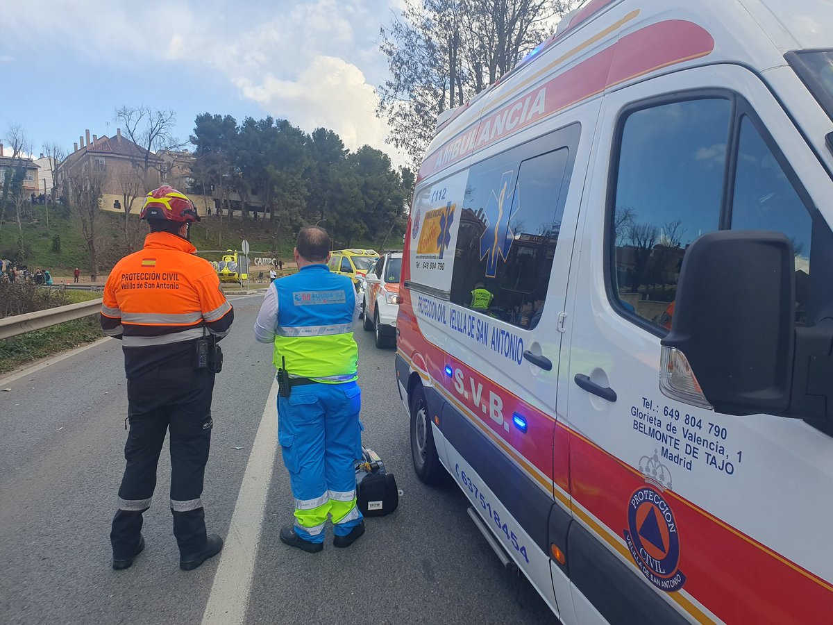 PCivilVelilla's tweet photo. Nos activa #SUMMA112 por accidente de tráfico en M-208 km 9,400
@PCivilMejorada atiende herido grave que es trasladado por #SUMMA01 #ENHS
Atendemos herido potencial que trasladamos junto con #VIR13 al Hospital Gregorio Marañón. https://t.co/0fEb5AvA21
