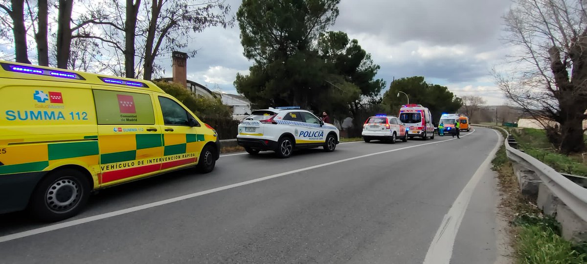 PCivilVelilla's tweet photo. Nos activa #SUMMA112 por accidente de tráfico en M-208 km 9,400
@PCivilMejorada atiende herido grave que es trasladado por #SUMMA01 #ENHS
Atendemos herido potencial que trasladamos junto con #VIR13 al Hospital Gregorio Marañón. https://t.co/0fEb5AvA21