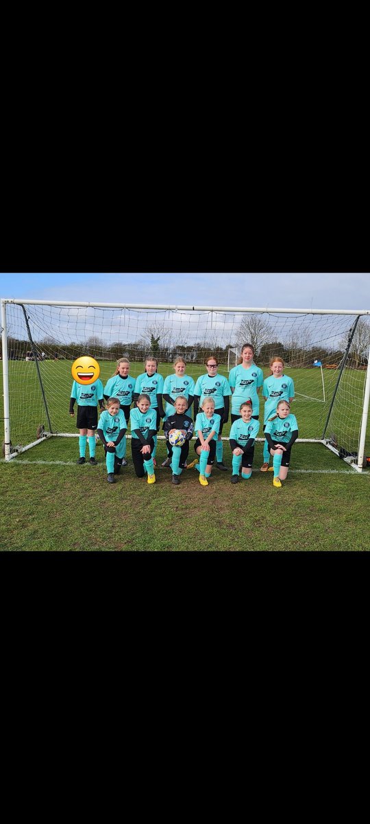 bramm7's tweet photo. Girls loving their new kit 🩵🧡 unbeaten in it 😆#lookgoodplaygood #levy #Levygirls #grassroots #Nike https://t.co/jqkpaV3RXL