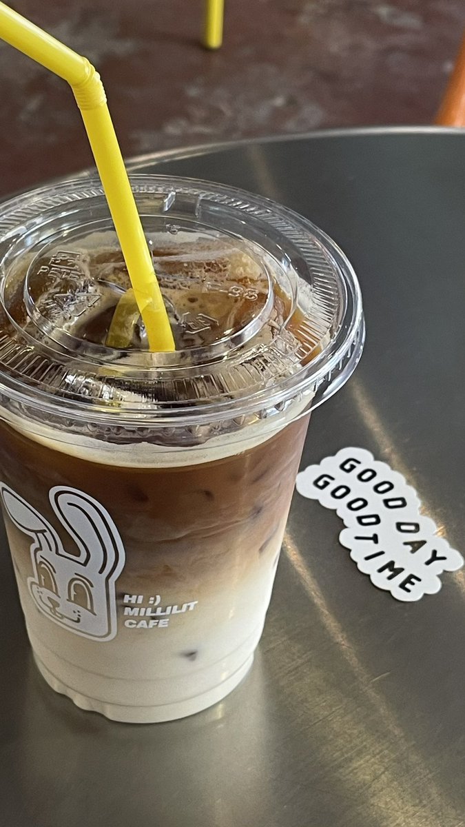 beeteepy's tweet photo. คาเฟ่แถวช้างม่อย #millilitcafe กำลังมาแร้วงงส์คนเยอะฝุดๆ มุมถ่ายรูปก็เยอะฝุดๆเช่นกัน กาแฟดีย์ มีสติ้กเกอร์แจกด้วยตั้ลร้ากกก จบรีวิว #รีวิวเชียงใหม่ #reviewchiangmai #คาเฟ่เชียงใหม่ https://t.co/aKPyhpfGfD
