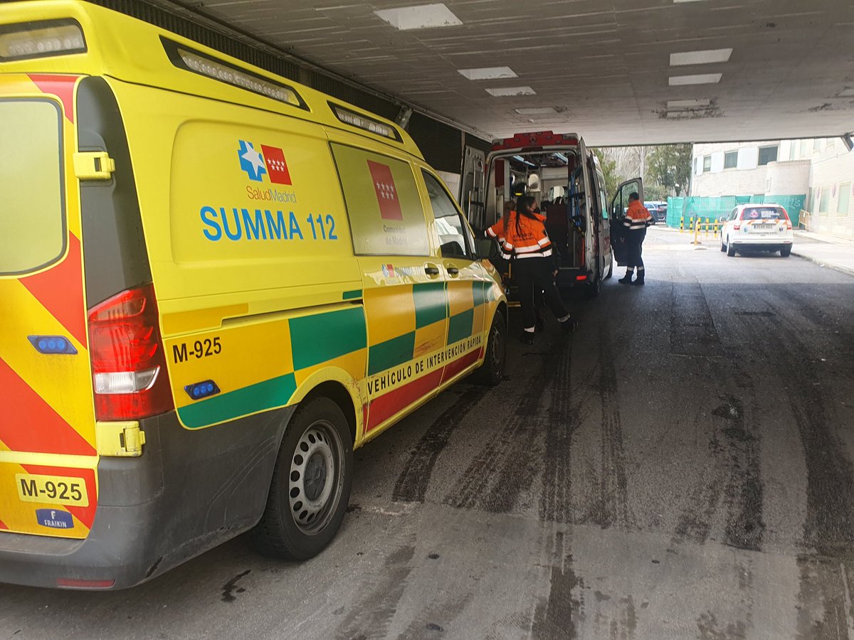 PCivilVelilla's tweet photo. Nos activa #SUMMA112 por accidente de tráfico en M-208 km 9,400
@PCivilMejorada atiende herido grave que es trasladado por #SUMMA01 #ENHS
Atendemos herido potencial que trasladamos junto con #VIR13 al Hospital Gregorio Marañón. https://t.co/0fEb5AvA21