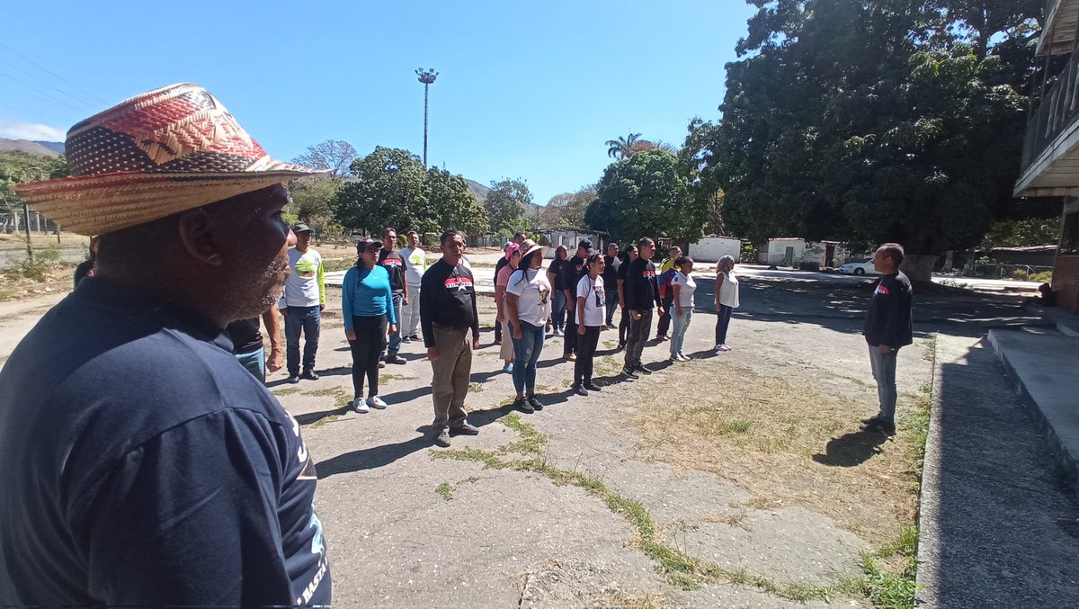 BloqCentroOccid's tweet photo. Con presencia de nuestra Dirección Nacional #TUPAMARO, Bloque y acompañamiento de @alexistupamaro Responsable Nacional de Produccion, se desarrolla 1er Encuentro Regional de Producción en el Estado @caraboboMRT.

@NicolasMaduro
#ComunaYProducción
#SancionesCriminales https://t.co/61jOVVBSVx