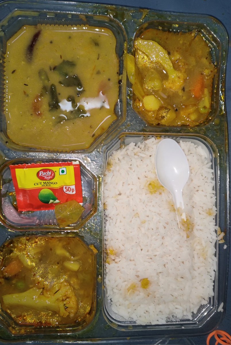 biswarupamlive's tweet photo. Everytime I travel through IR,when I order from Pantry,I am to argue with the IRCTC personnel for making an extra charge of food,what IRCTC shows &amp; what they provide,asks-150/Chicken, 130/Egg, 120/Veg without bill,Actual Rate- 130,90,80, Now What I Do? @IRCTCofficial @RailwaySeva https://t.co/ZMh2TDA9hn