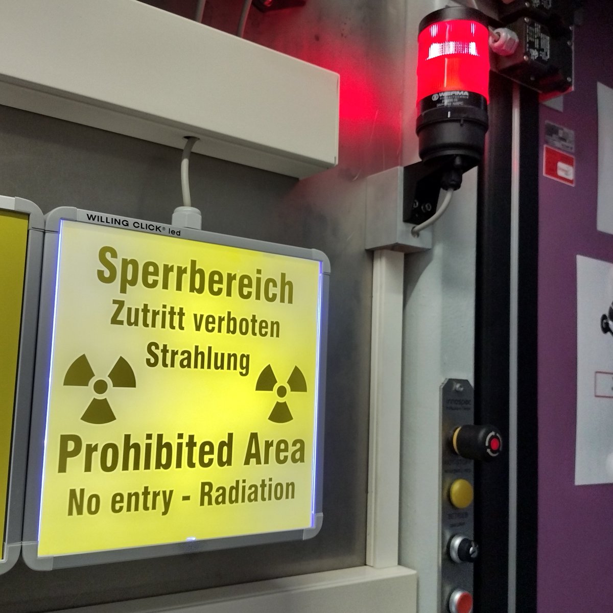 realsci_DE's tweet photo. Die Röngtgenstrahlen von solchen #Synchrotron Grossgeräten sind im viele millionenmal heller als Röntgenquellen in Krankenhäusern und tausende mal feiner als ein Haar. Dank der #hohen #Energie der Strahlung kann sie viele Materialien durchdringen 3/ https://t.co/iXk4jghTFH