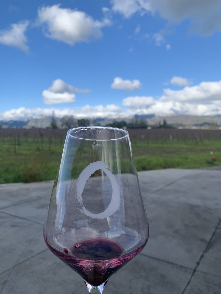 BradLemons7's tweet photo. Snow on mountains around Napa… beautifully view from O’Brien Estates! https://t.co/o1wThDlUYz
