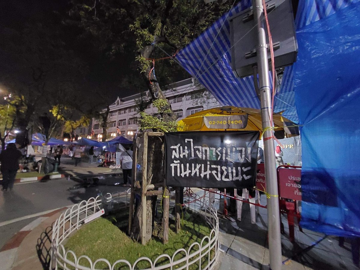 thalugazzz's tweet photo. ช่วงนี้เป็นระยะอันตรายต่อชีวิต #ตะวันแบม เข้าใจว่าหลายคนไม่สามารถไปร่วมกิจกรรมยืนหยุดขังหรือปักหลักที่หน้าศาลฎีกา ดังนั้นสิ่งที่สามารถทำได้ง่าย ๆ คือการแชร์ข่าวสารให้กระจายเป็นวงกว้าง

ทะลุแก๊ซขอความร่วมมือทุกคนช่วยกดรีทวิตข่าวสารเกี่ยวกับ #ตะวันแบม ด้วยนะครับ https://t.co/FnMmEAvwV5