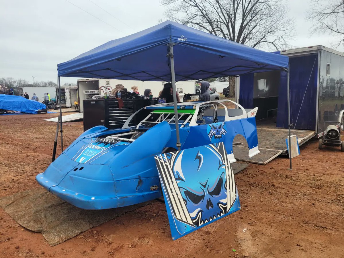 LavoniaSpeedway's tweet photo. Cars unloaded, equipment being readied & off we'll be for the 2️⃣0️⃣2️⃣3️⃣ race season! Still plenty of time to head to the track! Racing begins at 1PM! ⏰️
#SpringNatty #LavoniaSpeedway https://t.co/DNZu3zn4LP