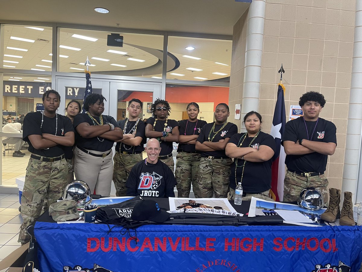 laurie_toben's tweet photo. Thank you @dvilleROTC for sharing your learning with us. @TobenDoug is excited to wear his new tshirt and celebrate all of you! #DvilleAllIn @DuncanvilleISD @DvilleAAI @dvilleCTE https://t.co/R0KBbtldv9