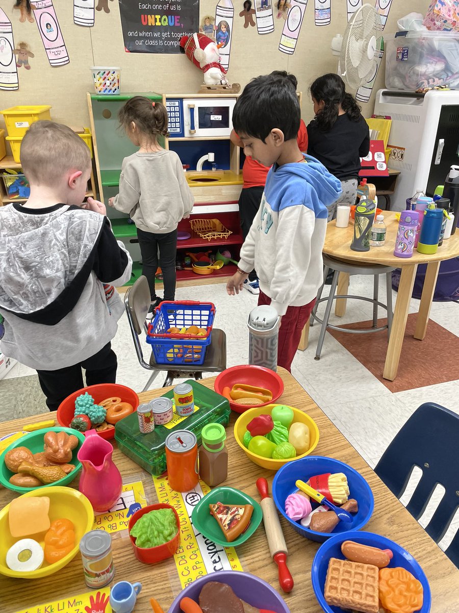 sharcivil's tweet photo. What’s cooking in KC? A restaurant, automobiles, builders, and play doh creations! Kindergarten friends 💕@LTPS1 @SlackwoodSchool @MuziLearningLab https://t.co/usGu2Yn4VG