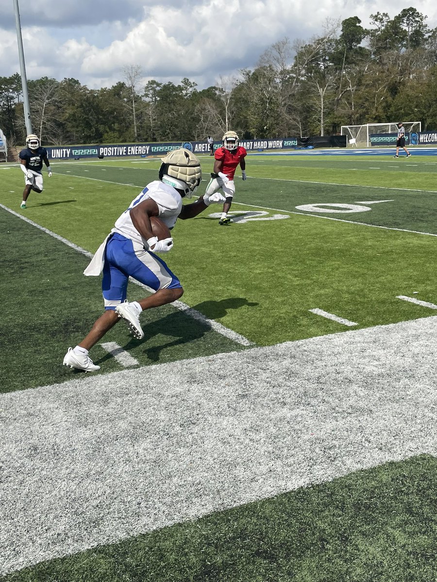 SportsRadio991's tweet photo. @DrewLuchey with a nice broken tackle and tight rope on the sideline. Offense in Red Zone. https://t.co/YBOi67SsGS