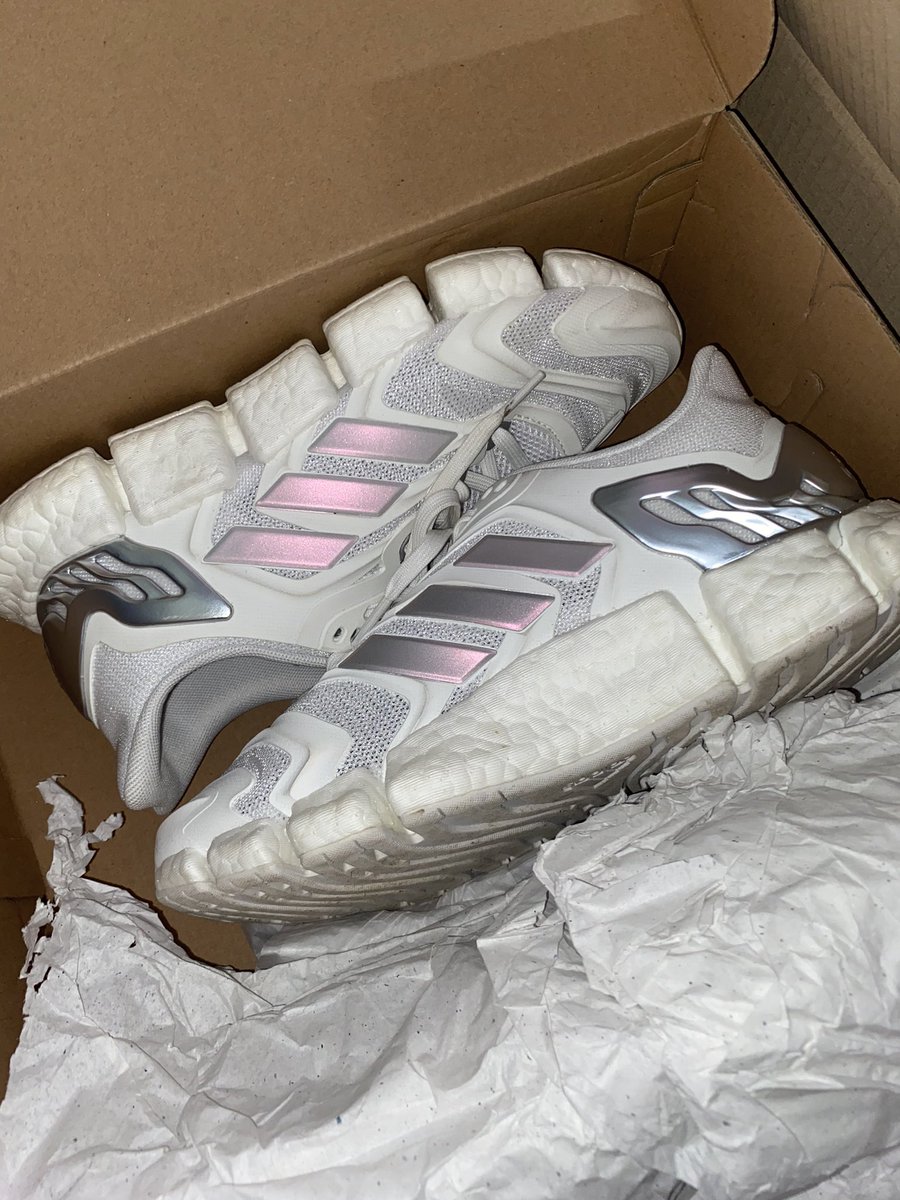 prrtyouth's tweet photo. preloved sepatu ADIDAS Running Climacool Vento HEAT.RDY Putih original 100% belinya di shopee mall adidas ada strucknya kl ga percaya pemakaian pribadi baru dipakai satu kali ukuran 5.5 UK (sekitar 24 cm) mau tanya2 dulu dm ajaa dijual 800k boleh nego #preloved #adidas https://t.co/KhwO2xmWuX
