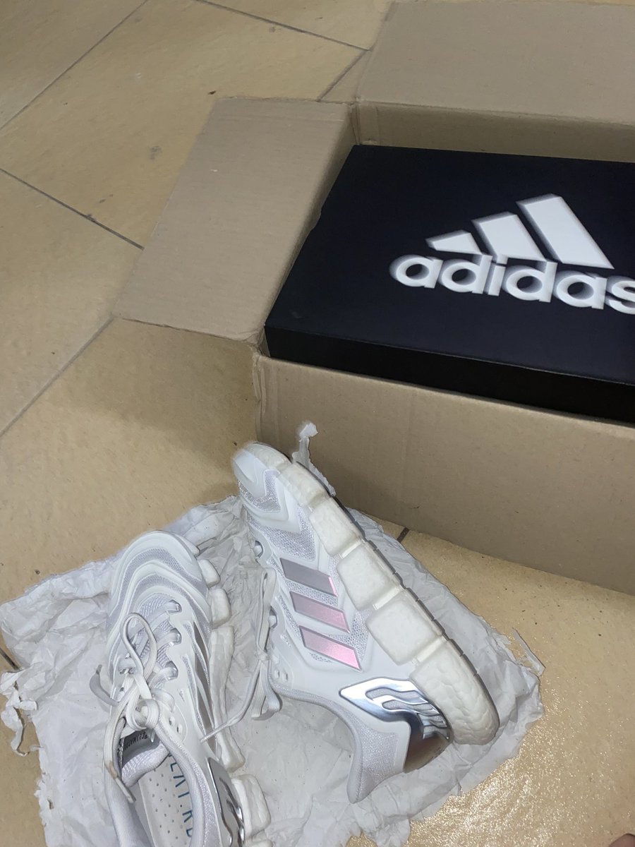 prrtyouth's tweet photo. preloved sepatu ADIDAS Running Climacool Vento HEAT.RDY Putih original 100% belinya di shopee mall adidas ada strucknya kl ga percaya pemakaian pribadi baru dipakai satu kali ukuran 5.5 UK (sekitar 24 cm) mau tanya2 dulu dm ajaa dijual 800k boleh nego #preloved #adidas https://t.co/KhwO2xmWuX