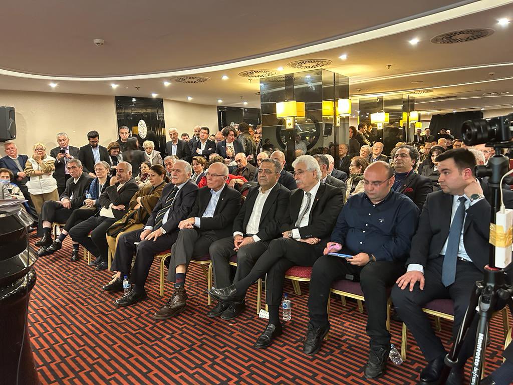 MSTanrikulu's tweet image. 29.Genel kurul devam ediyor. Sosyalizme ve sosyal demokrasiye #sodev’i kurarak hizmet eden başta kurucu başkan Ercan Karakaş olmak üzere emeği geçen bütün dostlara teşekkür ediyorum
Seçilecek yönetimin iktidarımzın politikalarının oluşumunda büyük katkılar sunacağna inanıyorum.