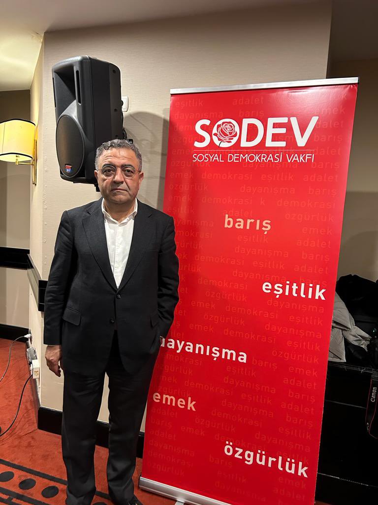 MSTanrikulu's tweet image. 29.Genel kurul devam ediyor. Sosyalizme ve sosyal demokrasiye #sodev’i kurarak hizmet eden başta kurucu başkan Ercan Karakaş olmak üzere emeği geçen bütün dostlara teşekkür ediyorum
Seçilecek yönetimin iktidarımzın politikalarının oluşumunda büyük katkılar sunacağna inanıyorum.