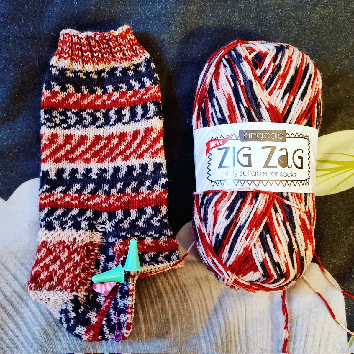 A break from big makes, my how I've missed a good sock knit!
Unfortunately these are for the Mr. Plus side, I get to make a 2nd pair for myself! Woop!

#HappySaturday you fine folk xx

#mhhsbd #handmade