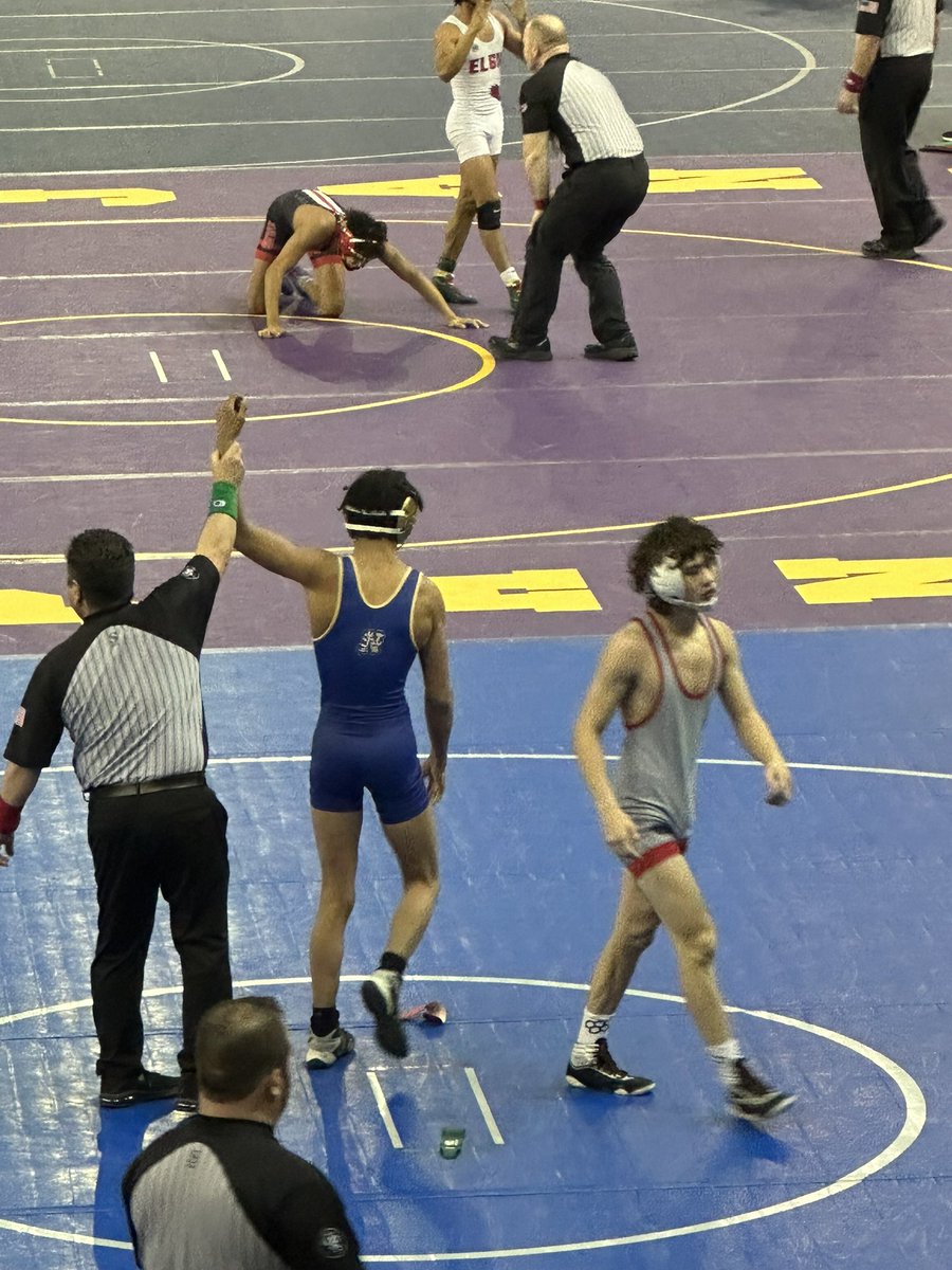 2 more wins this morning and we now have 2 state placers. Both wrestle for 3rd shortly. #gobears