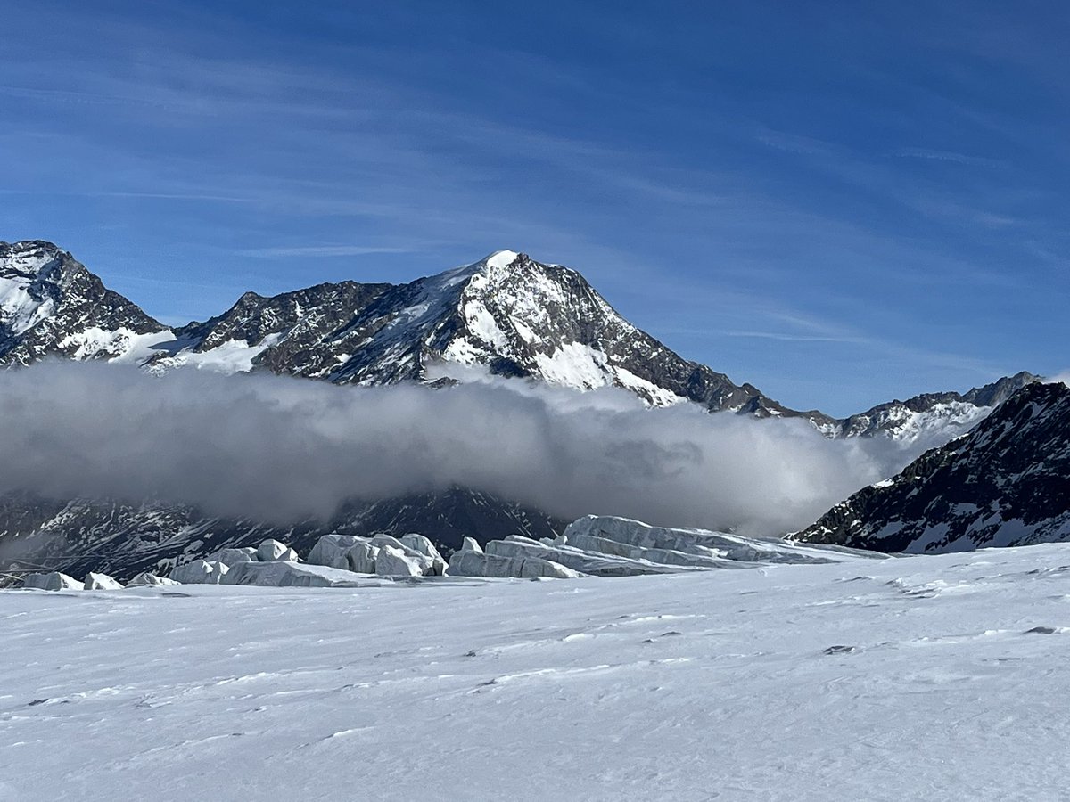 mmoret2's tweet photo. #Switzerland #Valais #SaasFee https://t.co/WUEFVpTrf2