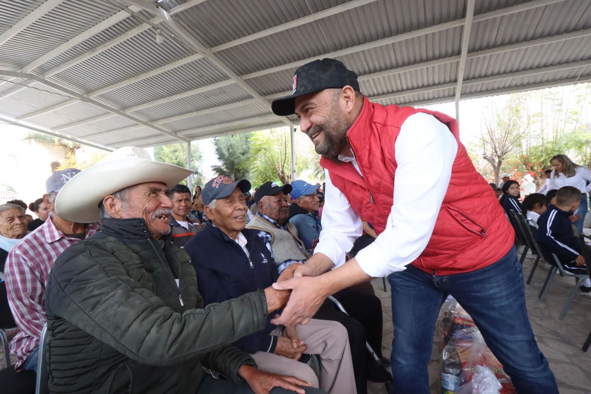 Con el apoyo de la Secretaría de Gestión Social del CEN del PRI que dirige la amiga Sara Rocha y del diputado Raúl Onofre, entregamos 140 pares de lentes y 37 aparatos auditivos en el ejido Juan Eugenio del cañón de #Jimulco. El compromiso con los nuestros, es constante.