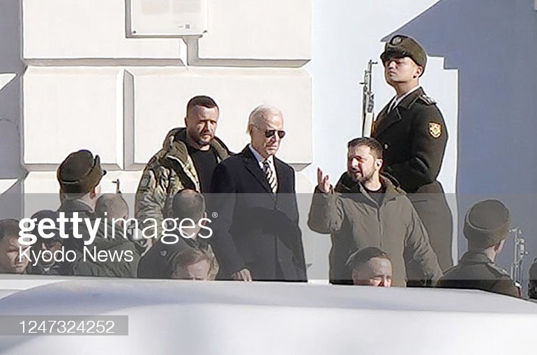 "President Zelensky has a body double that looks absolutely nothing like him and walks right behind him in front of cameras. I've drawn red circles to make my point clear. I'm very smart and see right through things."

H/T <a href="/akhmxt/">kalim</a>