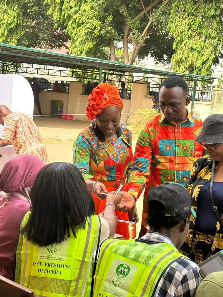 drpaulenenche's tweet photo. Just leaving the polling unit to discharge my civic responsibilities. Have you discharged yours? Do it now!!! 
As we trust God for a new Nigeria. 
God bless Nigeria. https://t.co/3vC7vyjsxt