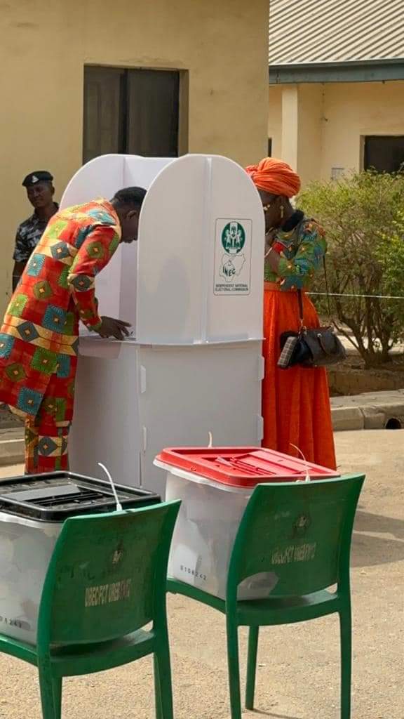 drpaulenenche's tweet photo. Just leaving the polling unit to discharge my civic responsibilities. Have you discharged yours? Do it now!!! 
As we trust God for a new Nigeria. 
God bless Nigeria. https://t.co/3vC7vyjsxt