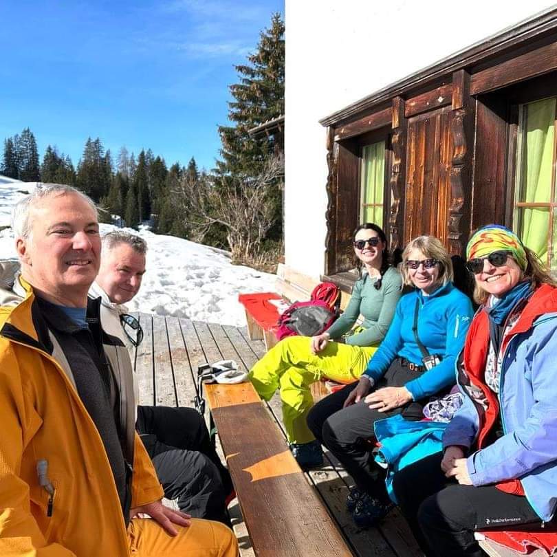 TheSkiClub's tweet photo. Weekly rep round-up!
Life in the mountains is looking pretty fun, have you joined our reps in resort yet?
Find out more: https://t.co/pVXeRKbPaR
#SCGB #SkiReps #ResortReps #SCGBReps #SocialSkiing #Offpiste #Skiing #Snowsports #Wintersports #SCGBHolidays #SkiHolidays https://t.co/cKCNWLrTJ8