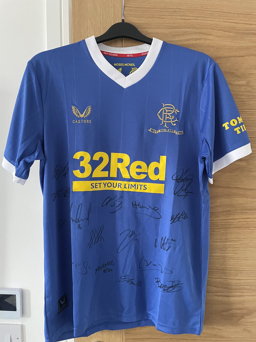 🔴⚪️🔵🔴⚪️🔵🔴⚪️🔵

FREE GIVEAWAY…

Came across this repo shirt in a bundle with most likely mechanically signed signatures

Don’t deal with repos so free to someone…

Just like follow and retweet for chance to claim it…

Winner be chose after final tomorrow…

#RangersFC