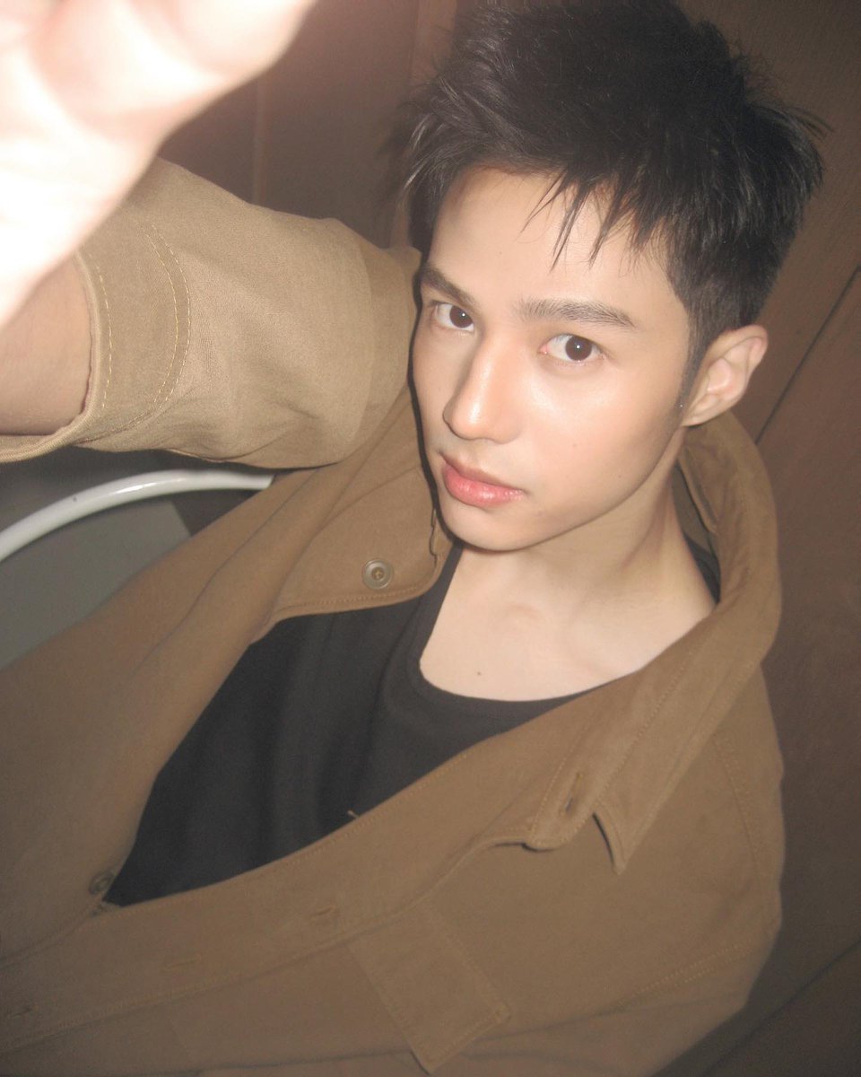 thitifanclub's tweet photo. IG : Bank_thiti

ทำหน้าหล่อแน่ๆเลยคั้บ 🥹✨

#Bankthiti
#PowerBANK 🔋 https://t.co/QxhlSpM5yp