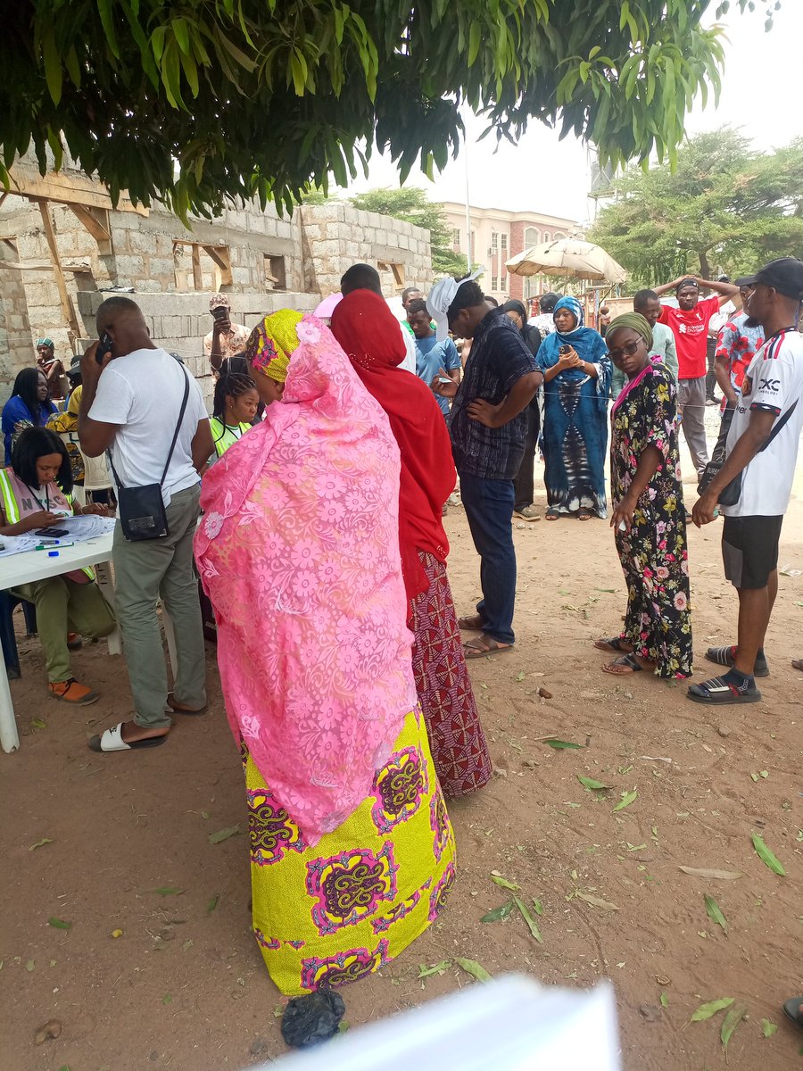 Cta_Abj's tweet photo. PU: Utako Village Centre, ABUJA
Code 012
Voters: 1572
Security Personnel: 16
PWD: 1
#ctanaijawatchdog
#NoPVCNoVote
#dontsellyourvote
#Ourvotesnowcount https://t.co/Be4HyXNX2O