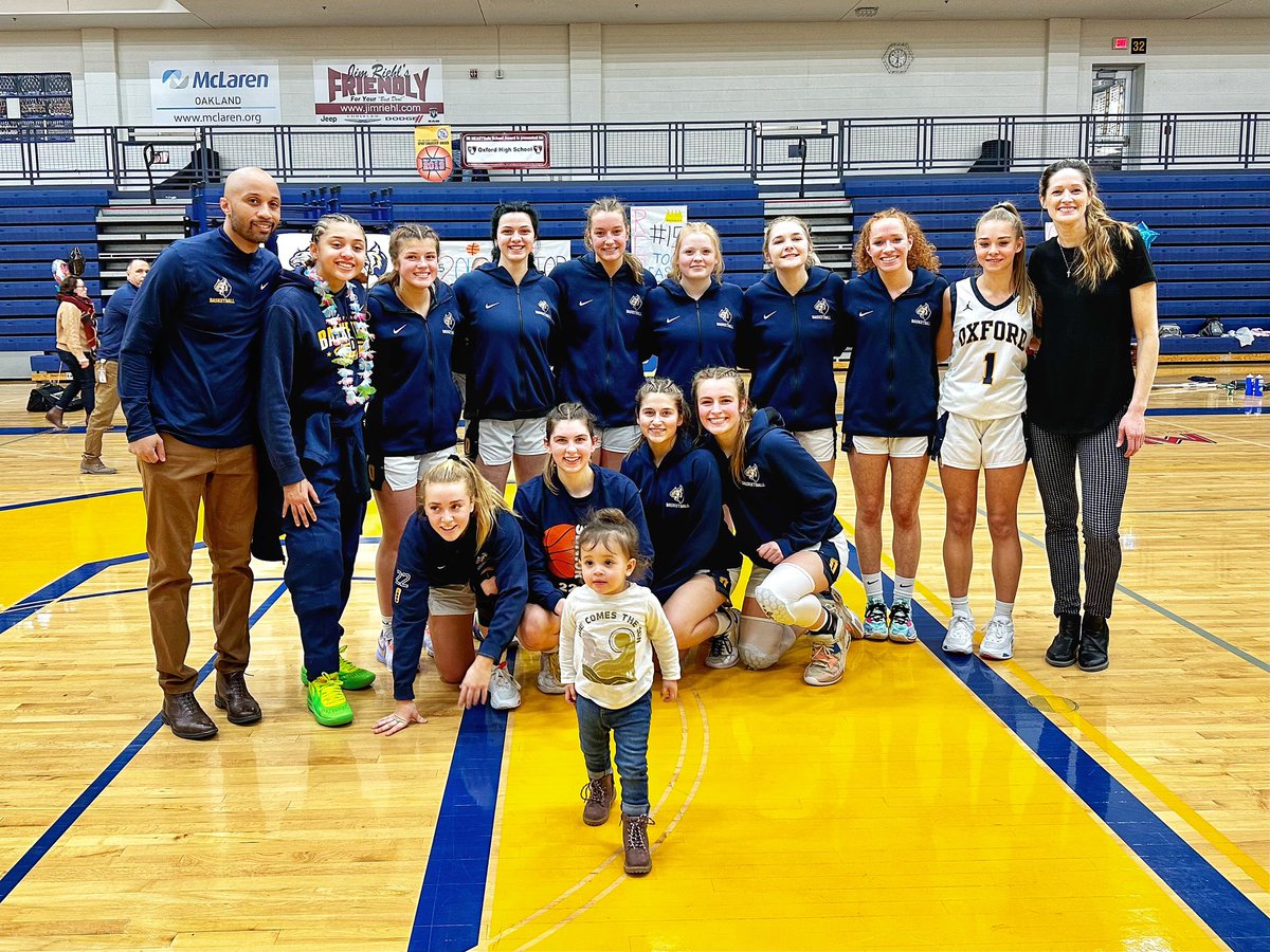 OHSWBball's tweet photo. Oxford Basketball defeats Royal Oak 47-43! They finish the regular season 18-4 and 12-2 in the league. @MirandaWyniemko led the team with 19 points in her final home game. @AllisonHuff2025 16pts, @PeytonRichter24 4pts, Avery Feeney and Braydee Elling with 3pts, @Sophiaraab5 2pts. https://t.co/qNo62rwlCx