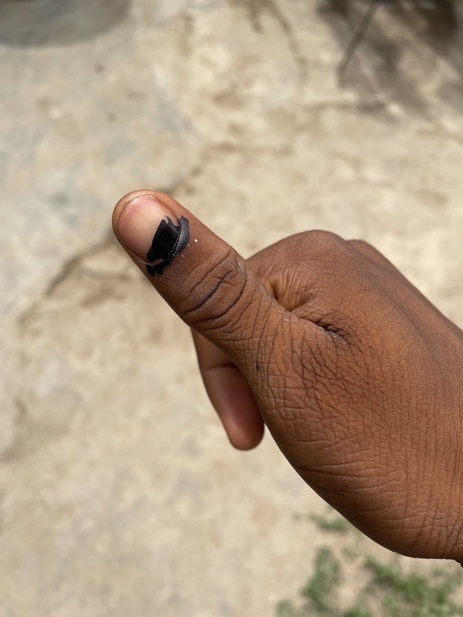Fardo001's tweet photo. Alhamdullilahi on my first vote.
The journey was not an easy one but I made it to the ballot to vote my conscience. @sowore @aacparty
#NigeriaDecides
#NigeriaElections2023
#SoworeMagashi2023
#takeitback
#WeCantContinueLikeThis
#freedomhascome https://t.co/EL9lCK8Kic