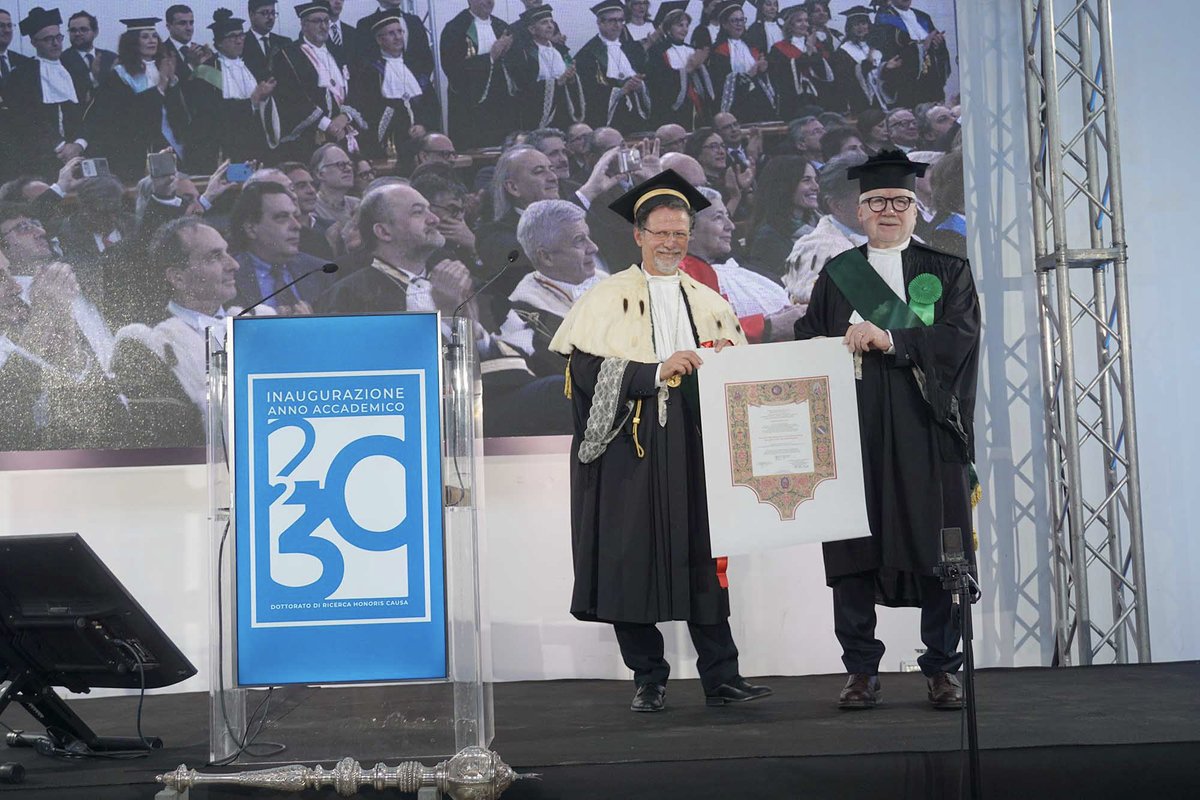 CampusBioMedico's tweet image. Il professore emerito Massimo Inguscio è stato insignito del titolo di Dottore di ricerca in Fisica honoris causa, durante l&apos;inaugurazione dell&apos;a.a. dell&apos;@uni_ct, per la passione con cui ha svolto il suo lavoro di #ricerca nel campo della #fisicaquantistica.