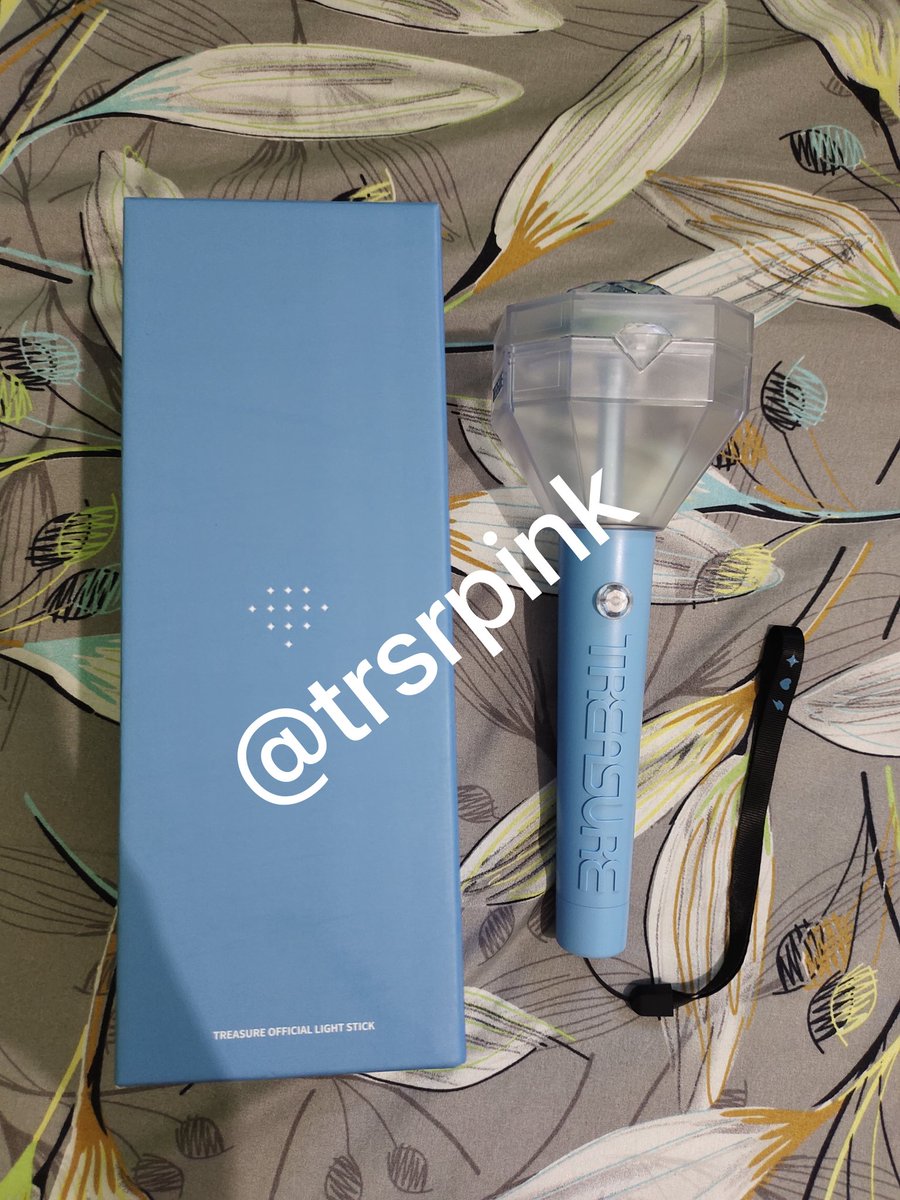 trsrpink's tweet photo. [WTS] 🇲🇾 ONLY!

TREASURE OFFICIAL LIGHTSTICK TEULIGHT (WITHOUT POB❌)

RM150
- WM RM8 / EM RM16
- get random treasure official merch &amp; freebies🔋

CONDITION: 10/10
- UNSEALED
- USED ONLY ONCE TO TEST

help rt tysm🫶🏻

#pasarTREASURE #pasartreasureMY https://t.co/nZAfYetKnQ
