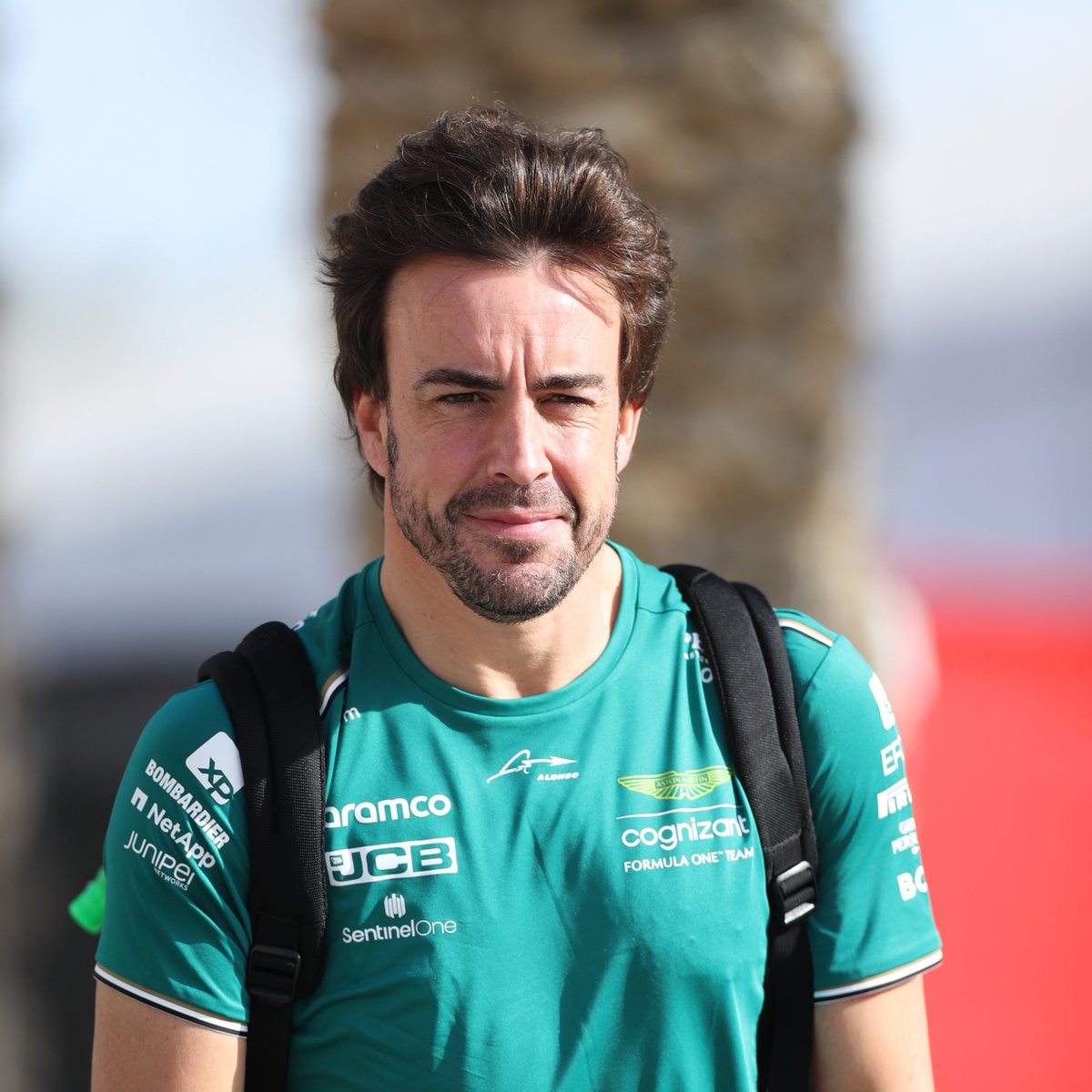 DAZN_ES's tweet photo. Los muchachos llegando a la quedada de por la tarde con estilo

#F1Testing #DAZNF1 🏁 https://t.co/J6SJPtzeYh