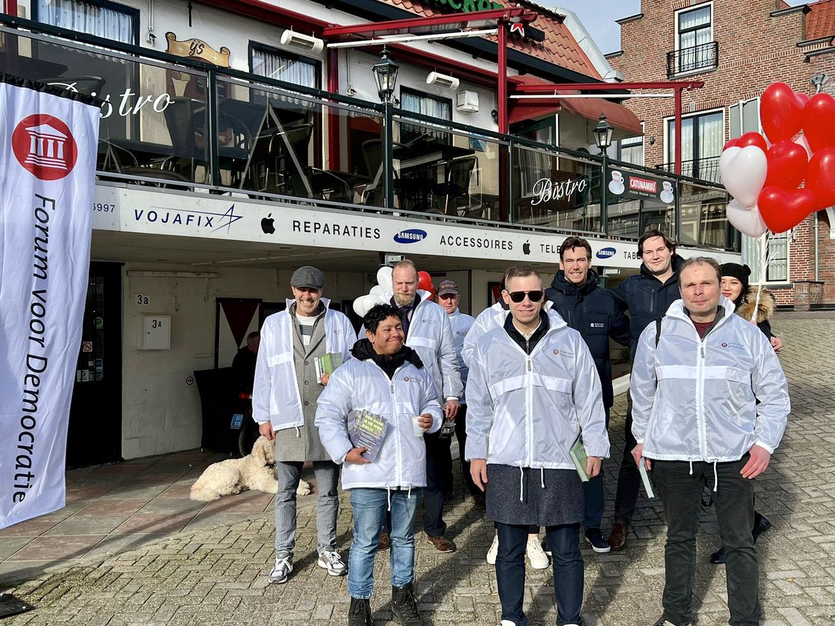 FVD_NH's tweet photo. Onze fantastische kandidaten en vrijwilligers zijn de komende weken overal in het land op de straten te vinden. Vandaag is de kick-off in Volendam! #FVD #KiesFVD #PS2023 https://t.co/4FuwrQ9hiy