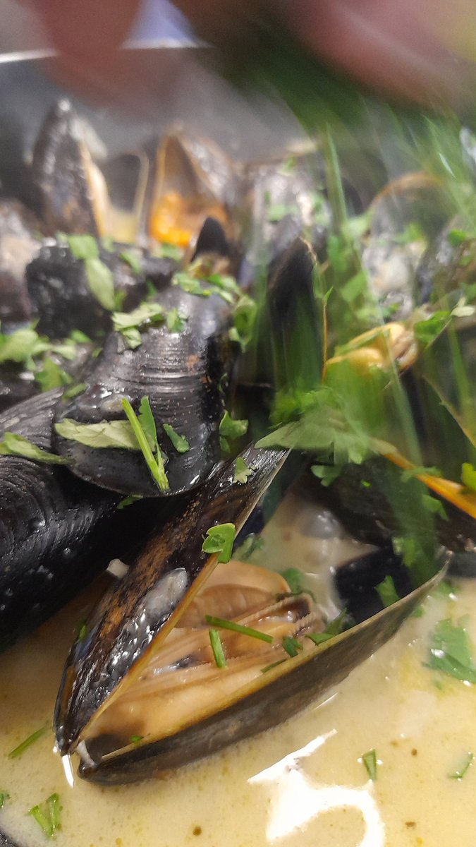 HeroesFish's tweet photo. Food Teacher training today will help develop Cornish school pupils knowledge and skills on how to prepare, cook and present local sustainable rope grown shellfish.
🦪🦪🦪
#FoodHeroes
@cornwallgoodsea 
@FoodTCentre 
@foweyshellfish 
@QueensCollFood https://t.co/mEI2hRjSqu
