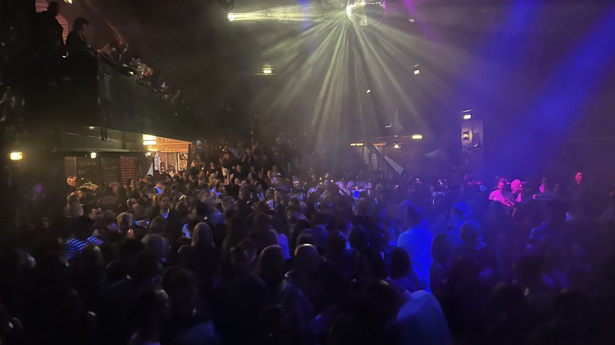 ND_'s tweet image. Hätte ich gestern Abend mal lieber meine Sockenschublade aufgeräumt anstatt die ganze Nacht zu arbeiten. Dann wär ich jetzt nicht so müde. Erwachsensein rockt.