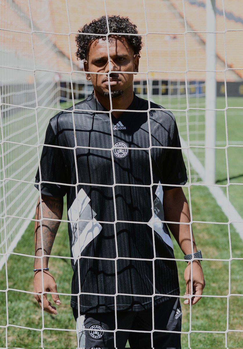 orlandopirates's tweet photo. ☠️ 📸 𝗗𝗘𝗥𝗕𝗬 𝗗𝗔𝗬 📸

🏆 #SowetoDerby 
⚽️ @KaizerChiefs vs @OrlandoPirates
📆 Today, 25 February 2023
🏟 FNB Stadium 
🕞 15h30
📺 SuperSport PSL &amp; SABC1

💦 @orlandopirates × @adidasZA ICONS 👉🏿 COMING SOON!

⚫⚪🔴⭐
#DStvPrem #Matchday
#OrlandoPirates
#OnceAlways https://t.co/Y26RnlWYZH