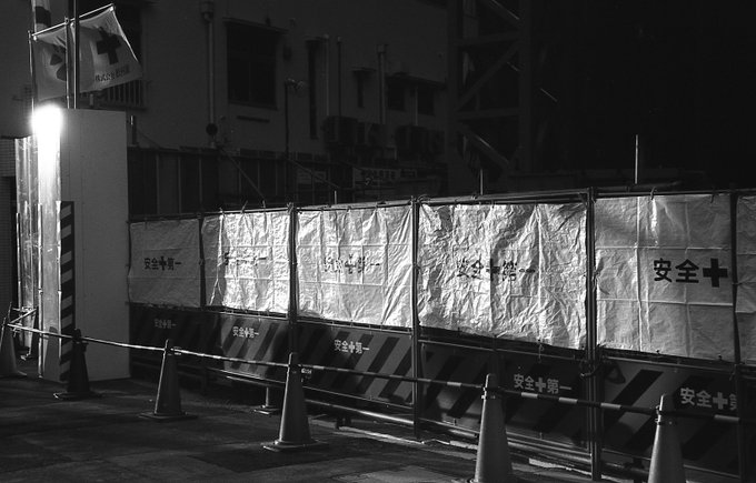 コンタックスのゾナーすんごいよく写るね…。

コンタックス II
ゾナー 50mm F2
フォマパン 100 