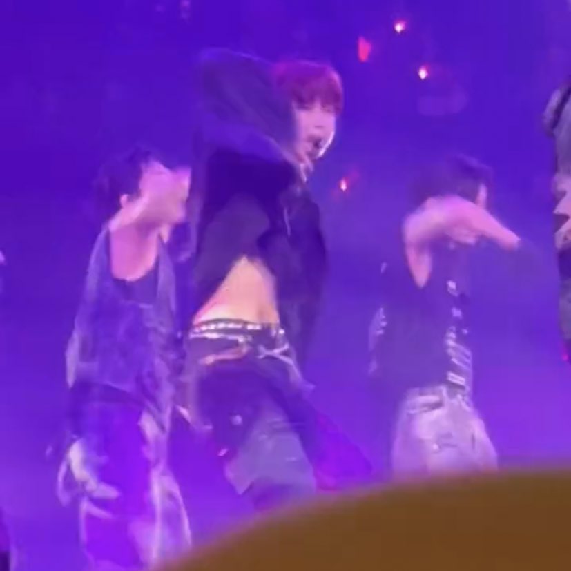 EN7ernally's tweet photo. triple kill in one photo 😭🫠 istg https://t.co/gnj4B3Js0T