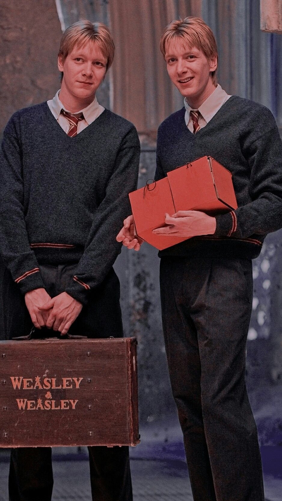  Happy birthday to James and Oliver Phelps who portrayed Fred and George Weasley in the films! 