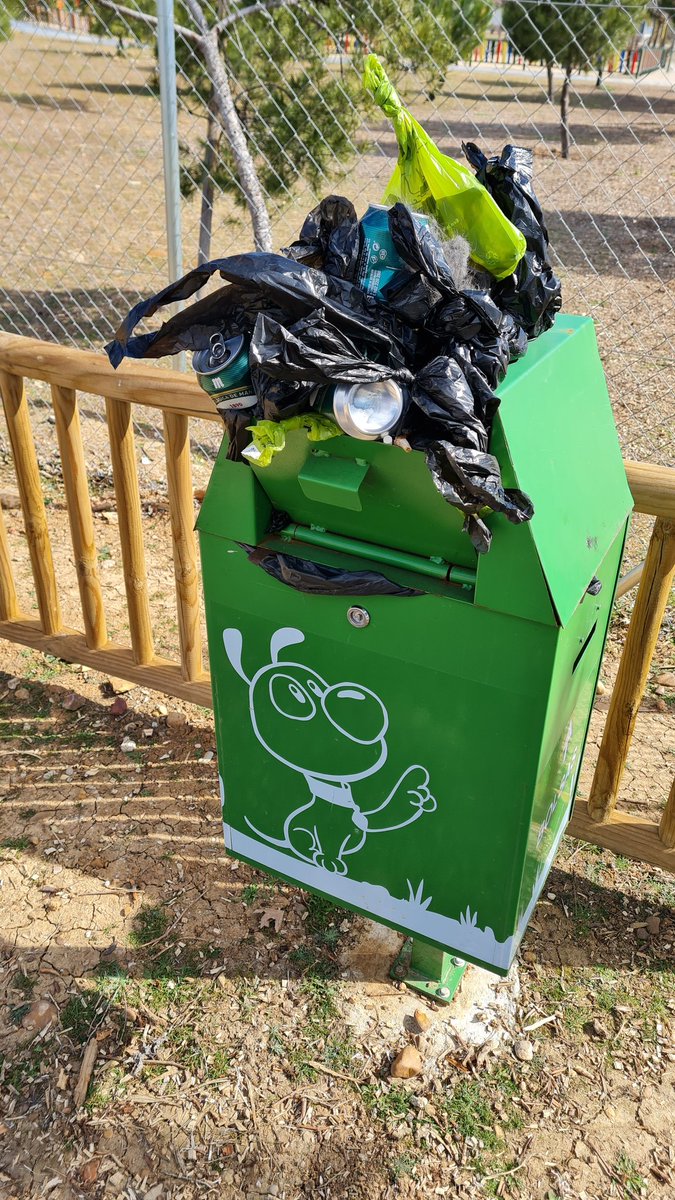 dablaca's tweet photo. El civismo de los dueños de perritos que visitan el parque de perros del mirador es inversamente proporcional a la eficiencia del servicio de limpieza del mismo.
@AytoParacuellos https://t.co/xSRNsZE6sY