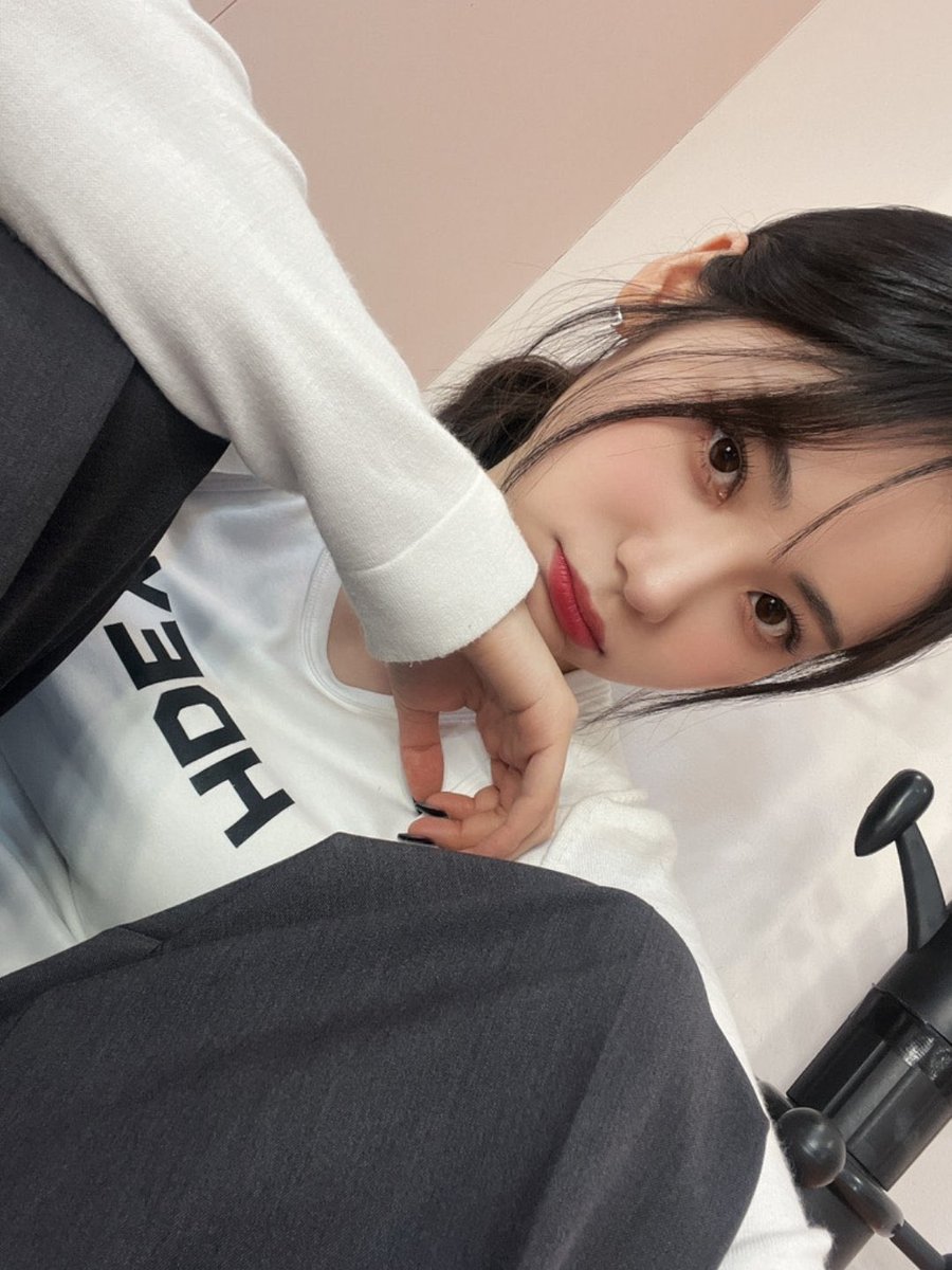 jinsoulpictures's tweet photo. update https://t.co/uC9CL4YtD7