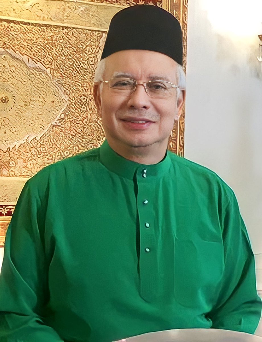 mimimarinajaaf1's tweet photo. کتيک سوده مميليقي سݢالاڽ.
Ketika sudah memiliki segalanya.

جاڠن لوڤاکن داتوك سيري نجيب رزاق
Jangan lupakan Datuk Seri Najib Razak

 يڠ تله ممبري سݢالاڽ. 
yang telah memberi segalanya.
Datuk Seri @NajibRazak banyak berjasa pada negara. https://t.co/oBNTt2feyn