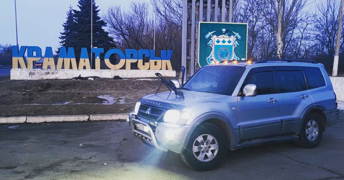 cybernavskyi's tweet photo. А знаєте, що?

Хлопці купили авто та перевзули його. Взяли Паджеро Вагон, 2004 року.

Ддякую всім, хто допомагав розганяти збір та закидував свої гривні. Ви всі зробили дуже важливу справу.

Зараз хлопці все ще мають потребу у ПНБ: https://t.co/MoHdHZ4L14

https://t.co/UFW0Dsv7in https://t.co/nCz8gpGcgp